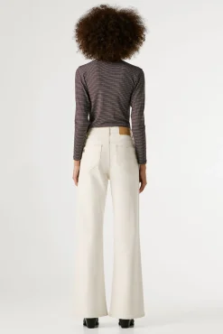 Calça jeans flare de corte alta