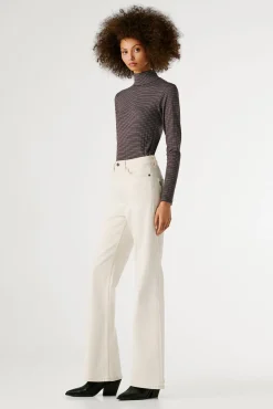 Calça jeans flare de corte alta