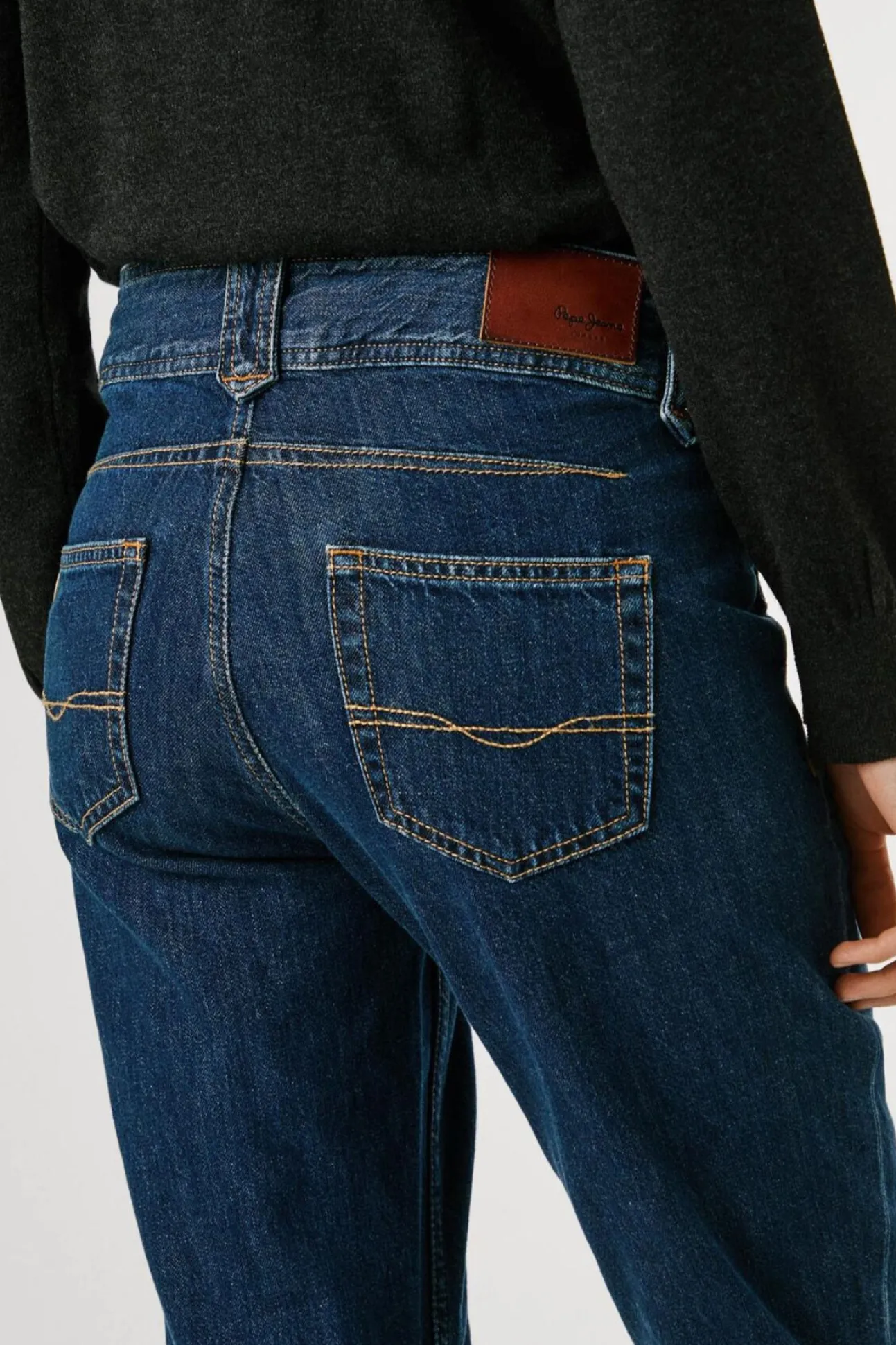 Calça jeans flare de corte baixo