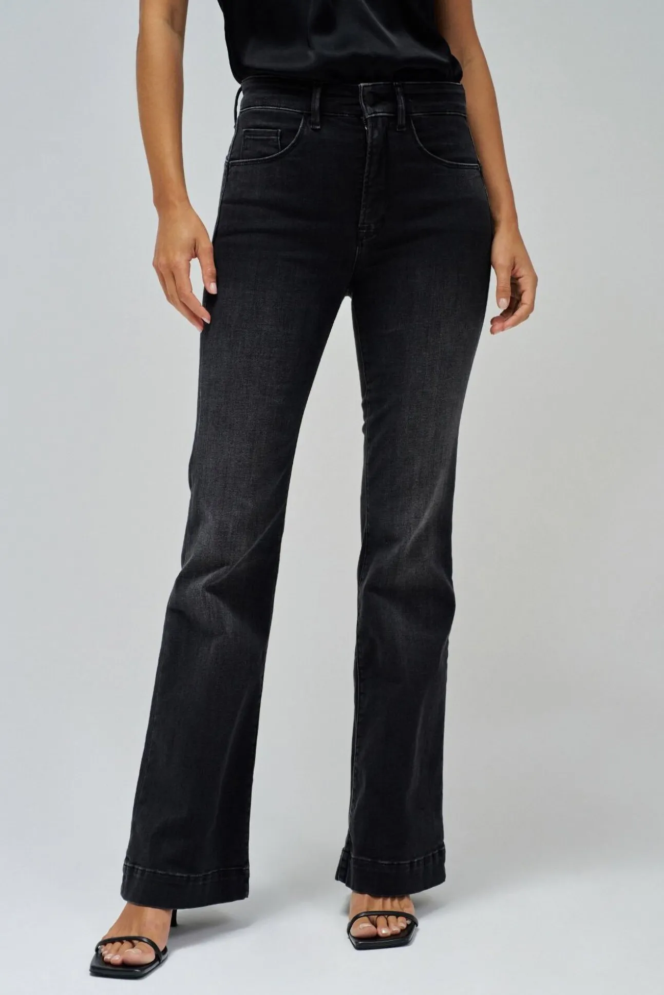Calça jeans flare push-in Faith
