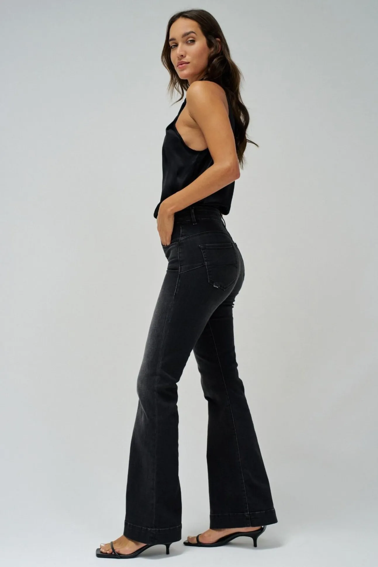 Calça jeans flare push-in Faith