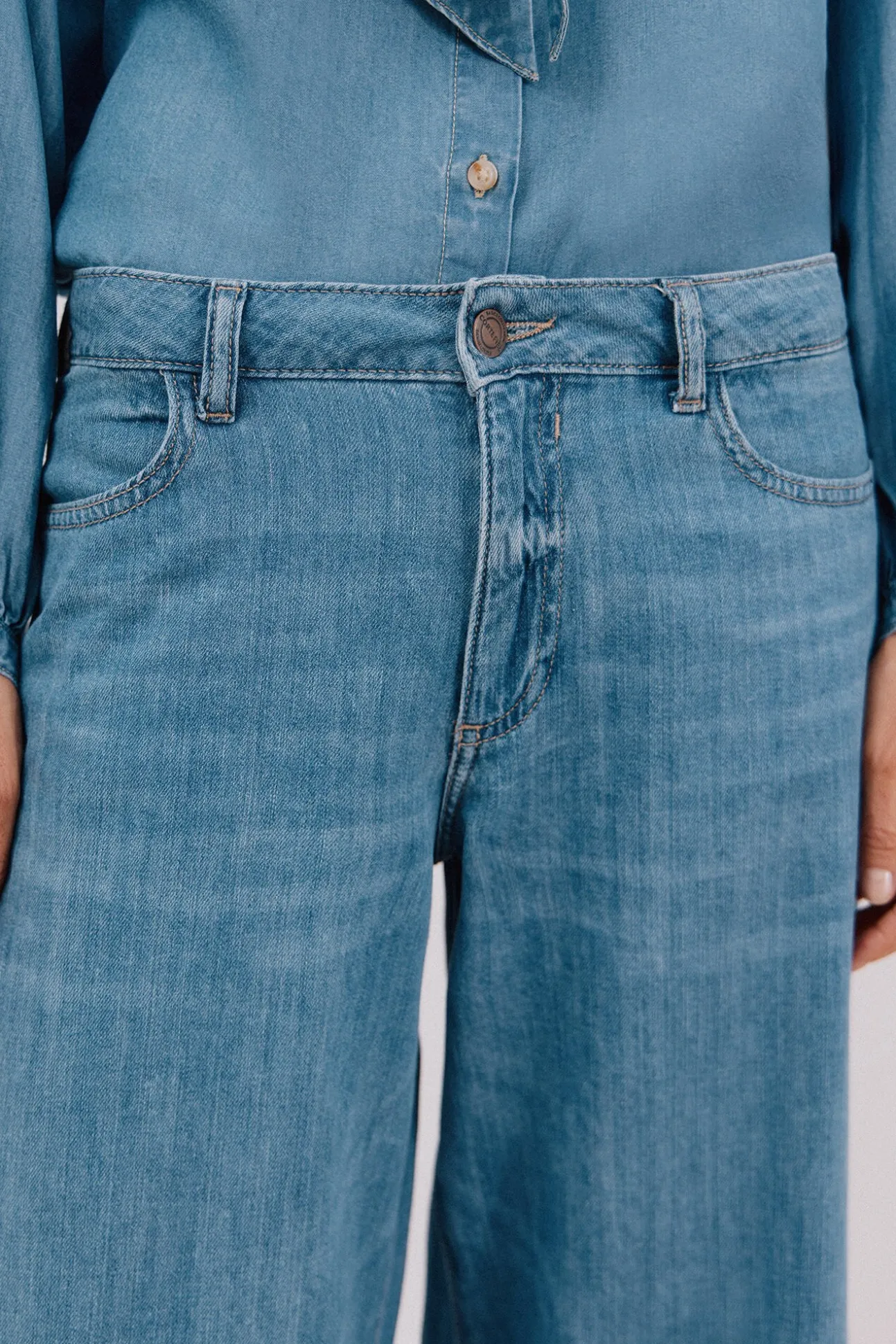 Calça jeans palazzo longa