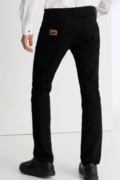 Calça jeans preta com enxágue