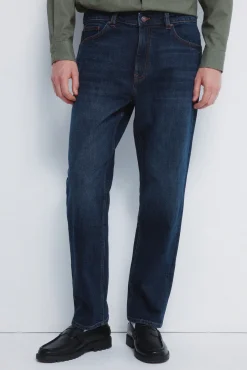 Calça jeans reta com lavagem escura