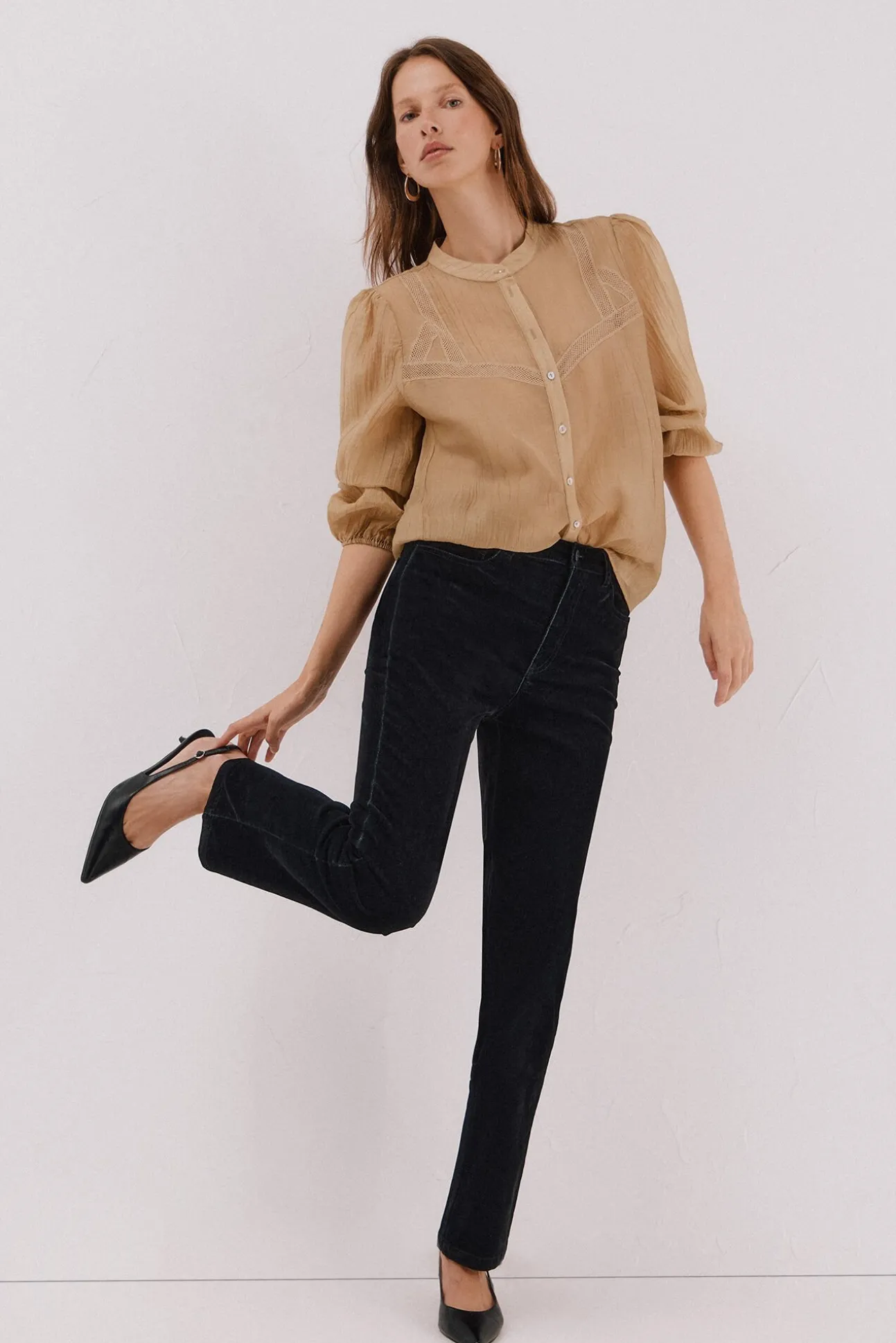 Calça Jeans Reta de Veludo