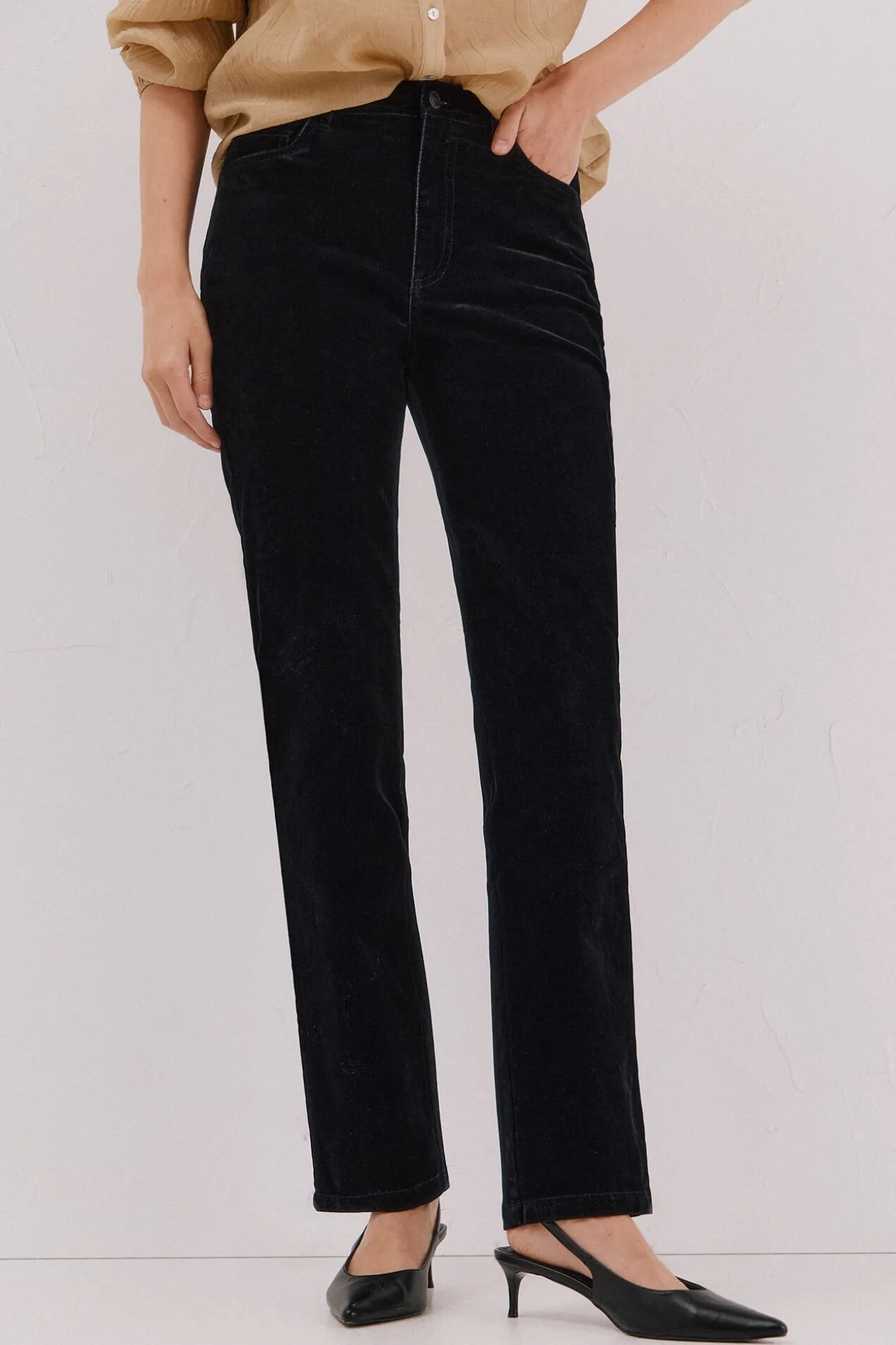 Calça Jeans Reta de Veludo