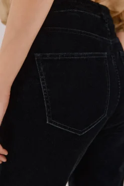 Calça Jeans Reta de Veludo