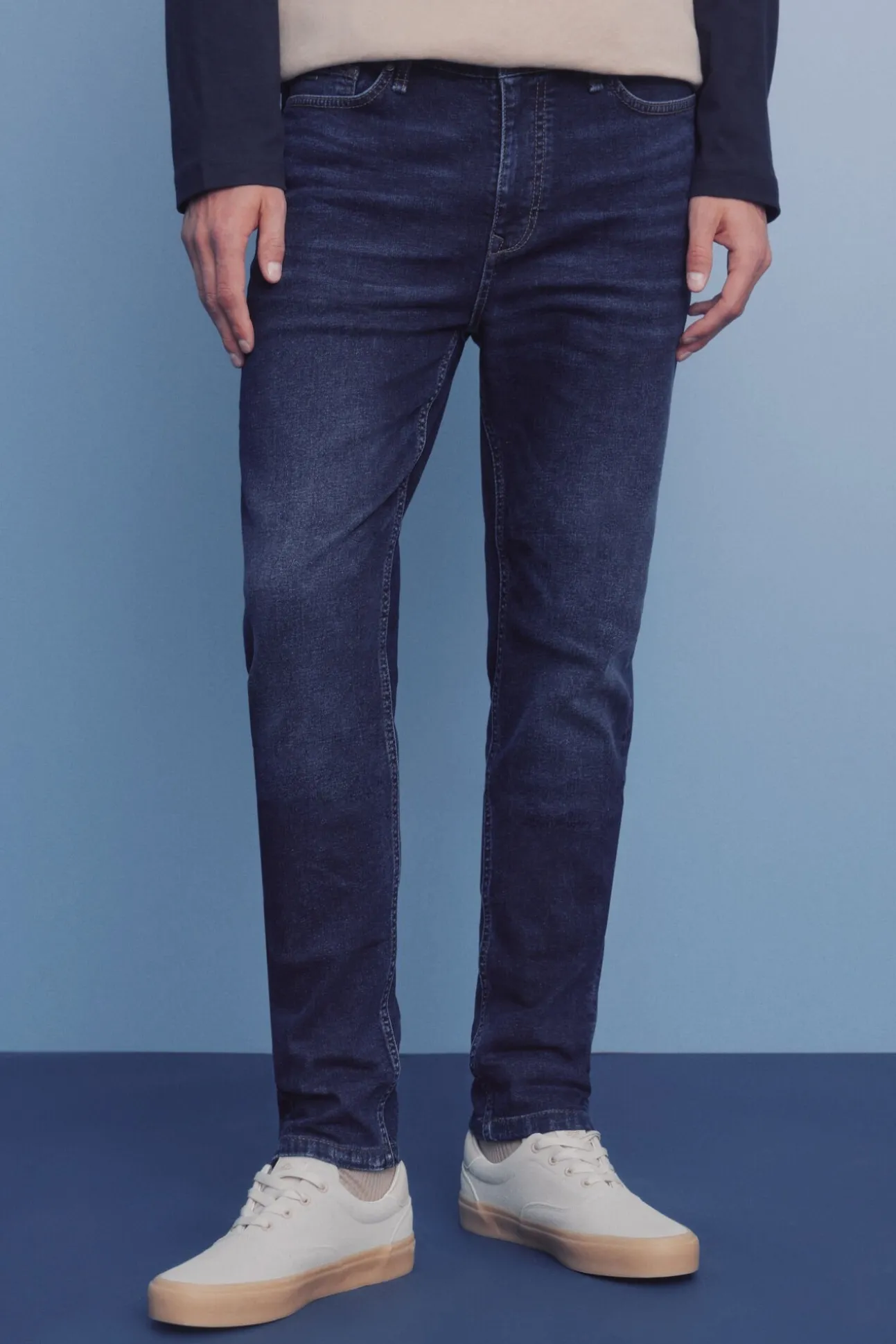 Calça jeans skinny com lavagem escura