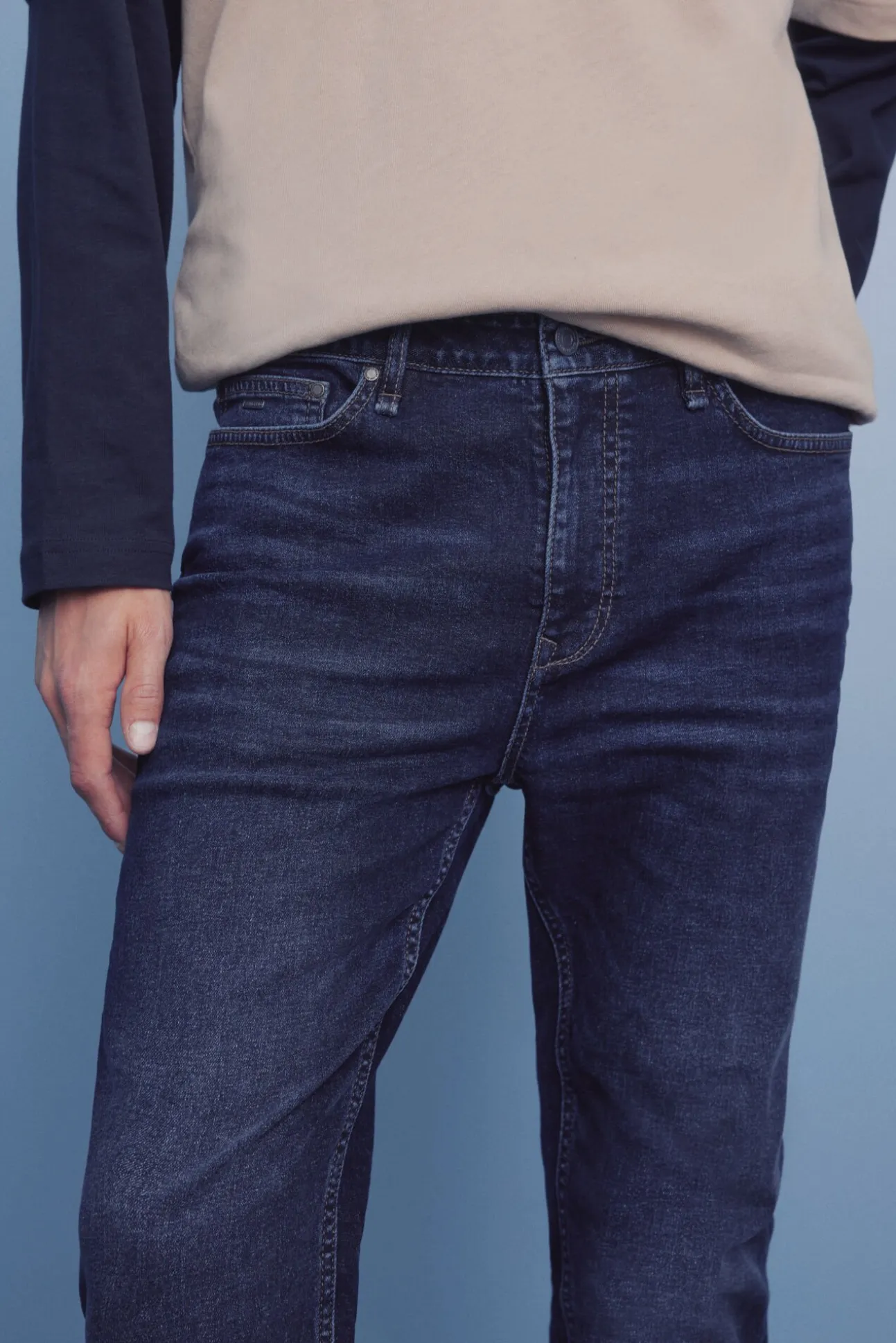 Calça jeans skinny com lavagem escura