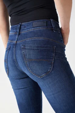 Calça jeans skinny com push-in secreto