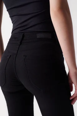 Calça jeans skinny com push-in secreto