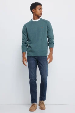Calça jeans slim fit com lavagem escura média