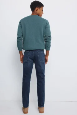 Calça jeans slim fit com lavagem escura média
