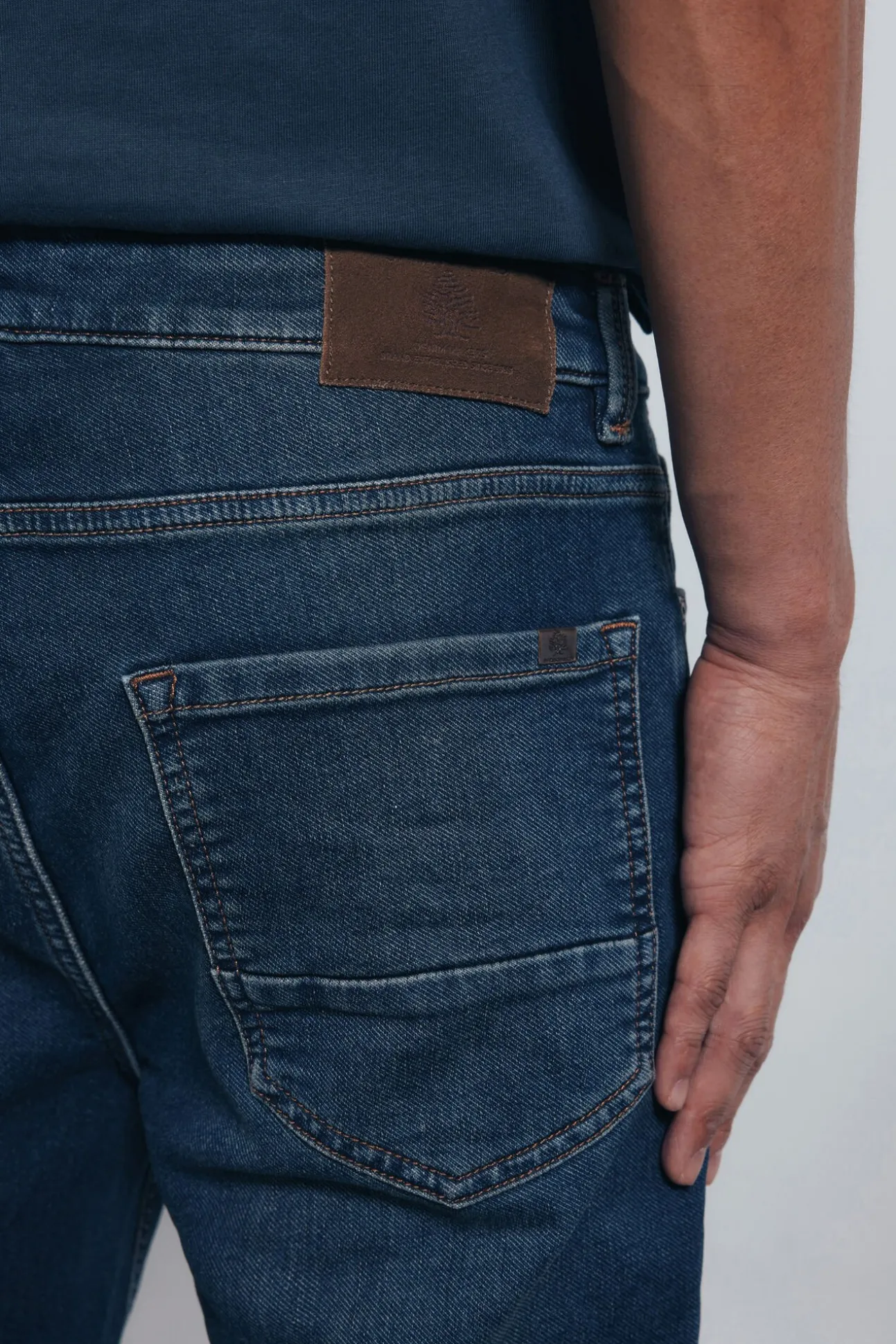 Calça jeans slim fit de malha denim