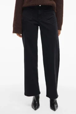 Calça largas com bolsos frontais