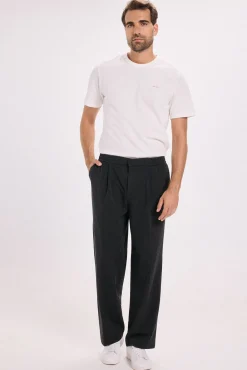 Calça largas com pregas