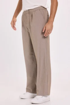 Calça largas com pregas