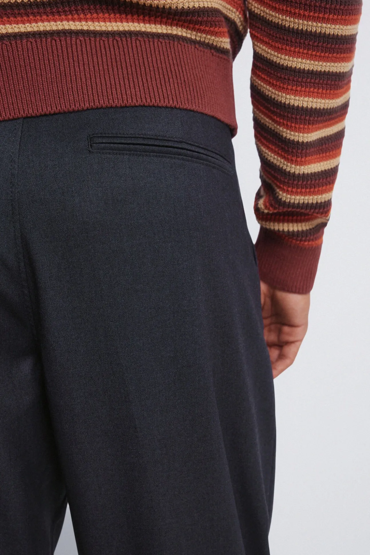 Calça retas com pregas, corte largo