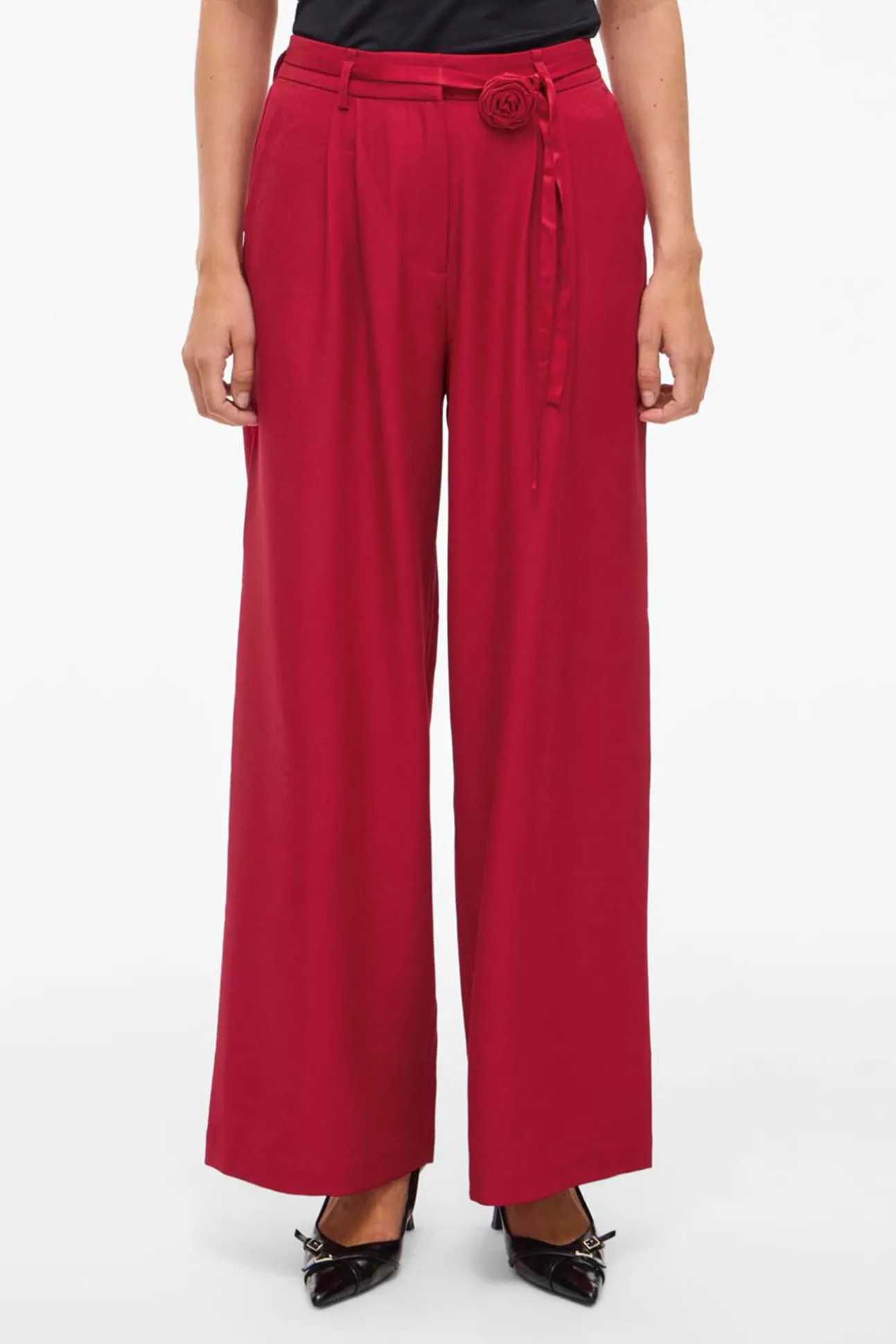 Calça social de pernas largas com cinto de flores