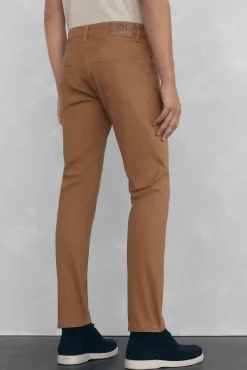 Calças 5 bolsos cor slim fit