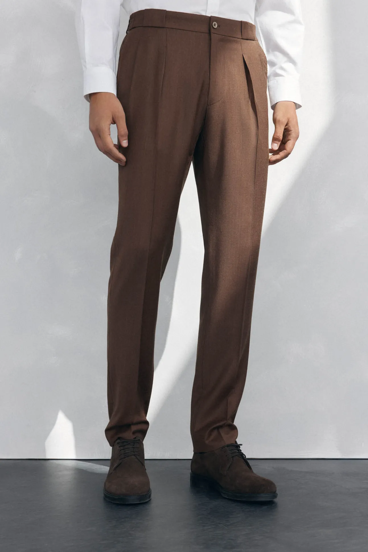 Calças chino com pinças regular fit
