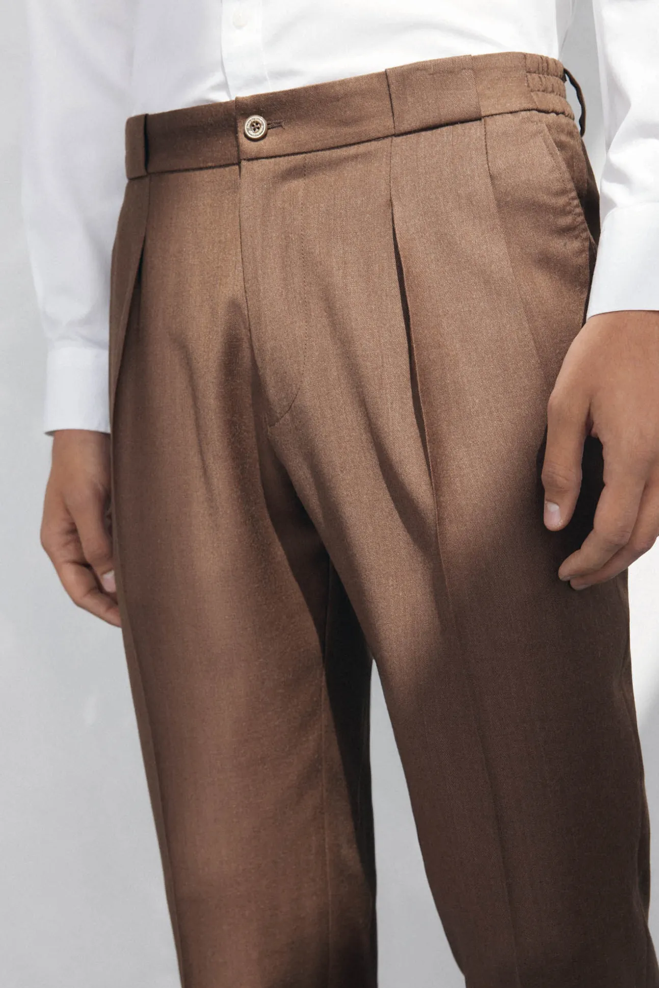 Calças chino com pinças regular fit