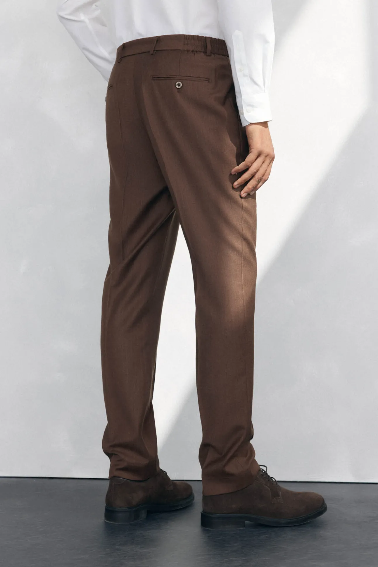 Calças chino com pinças regular fit
