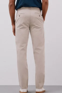 Calças chino leves regular fit