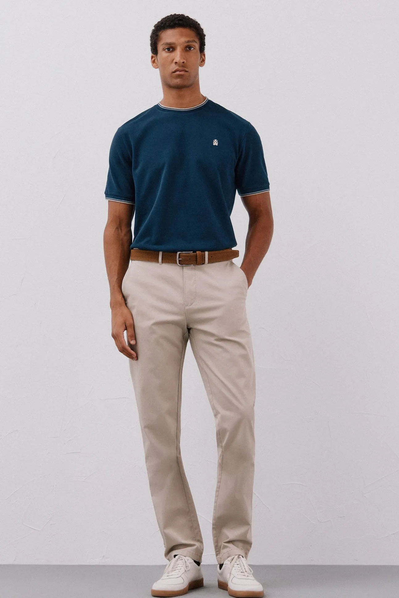 Calças chino leves regular fit