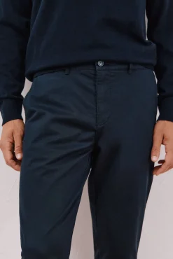 Calças chino leves regular fit