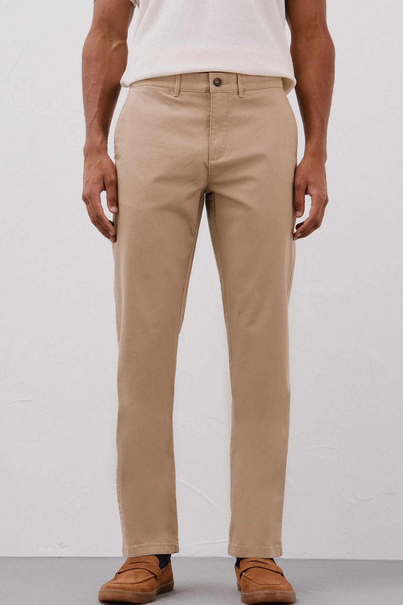 Calças chino leves regular fit
