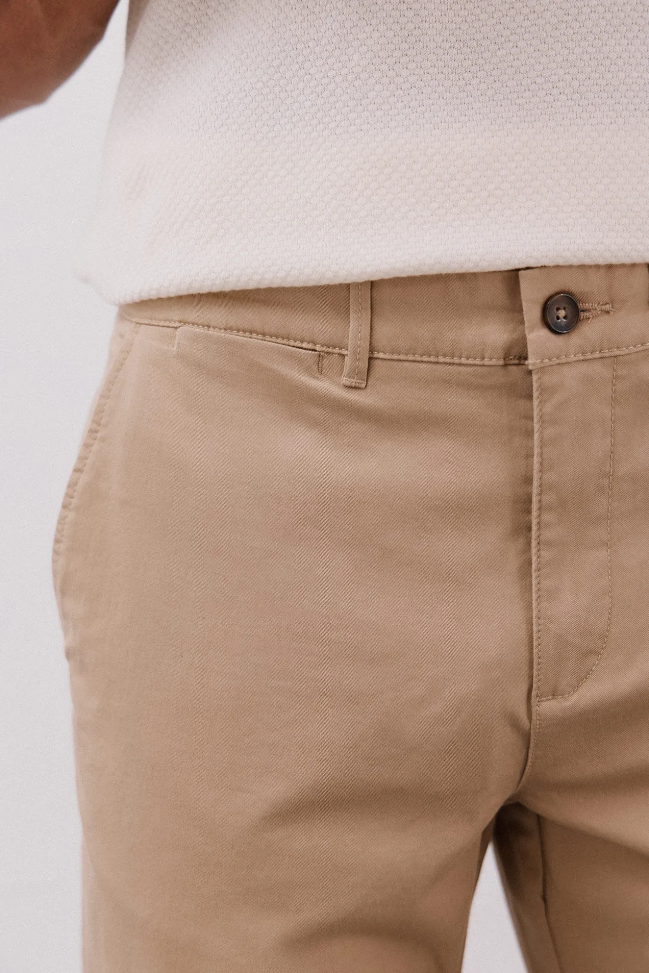 Calças chino leves regular fit