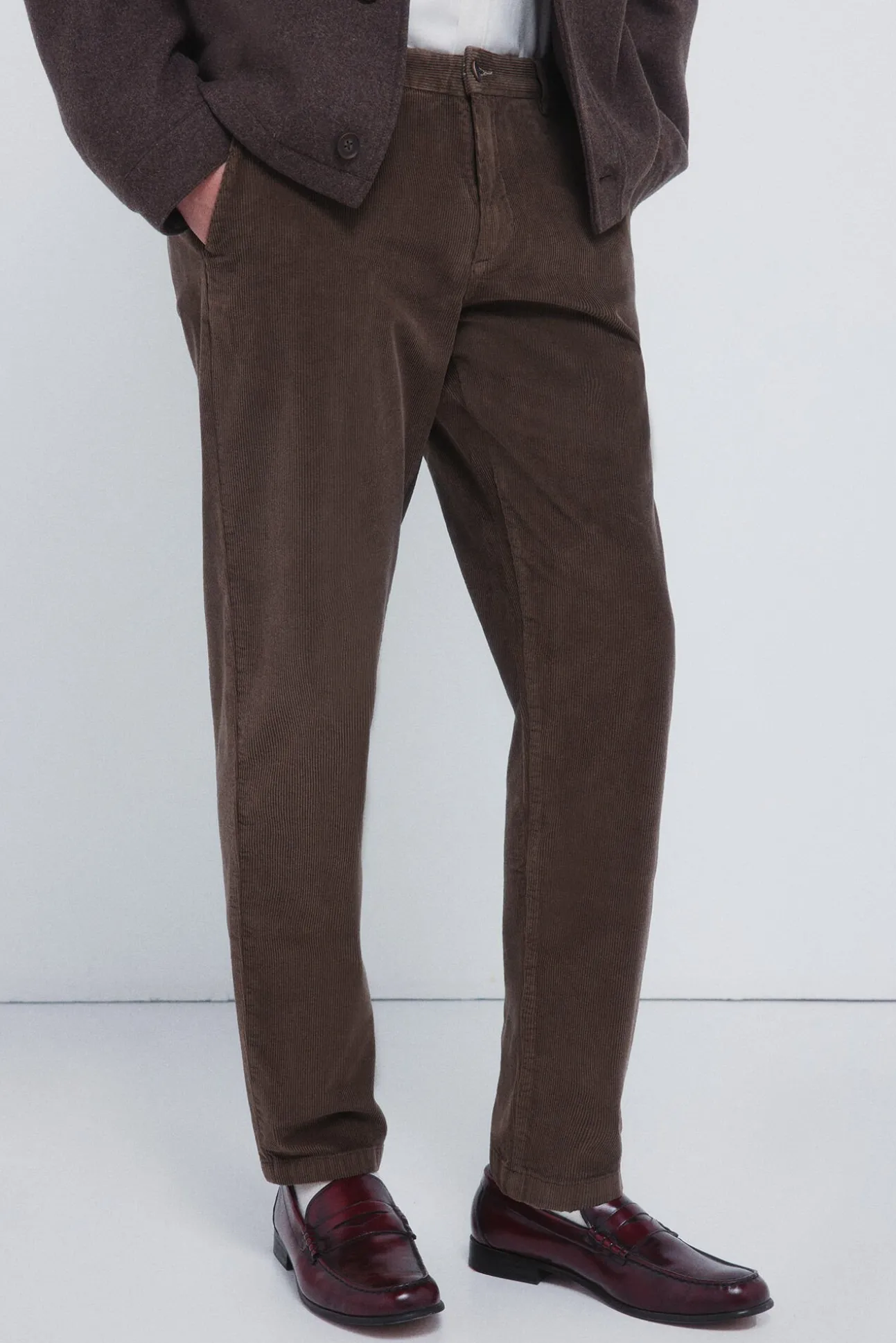 Calças chino slim fit confortável de veludo cotelê lavado