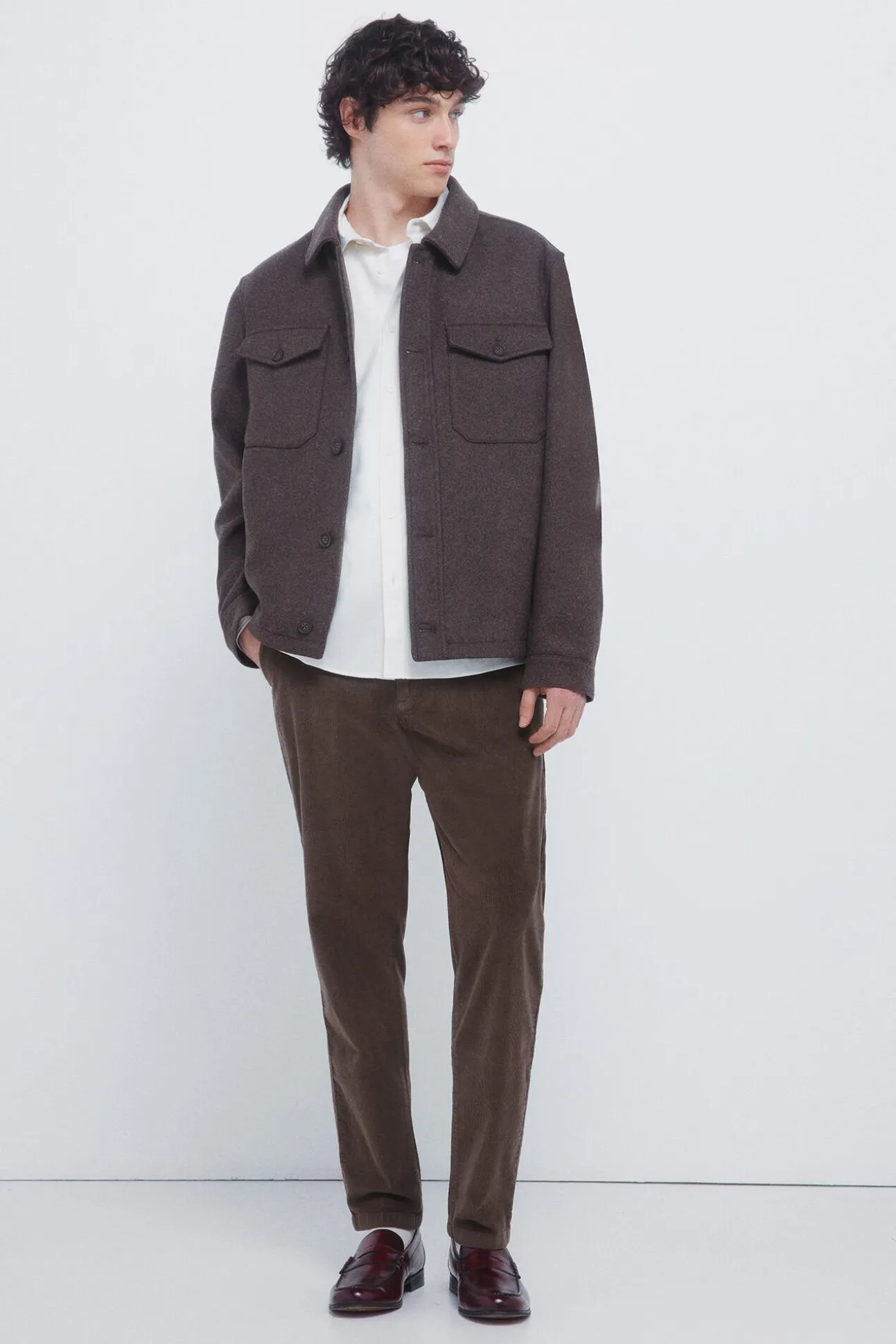 Calças chino slim fit confortável de veludo cotelê lavado