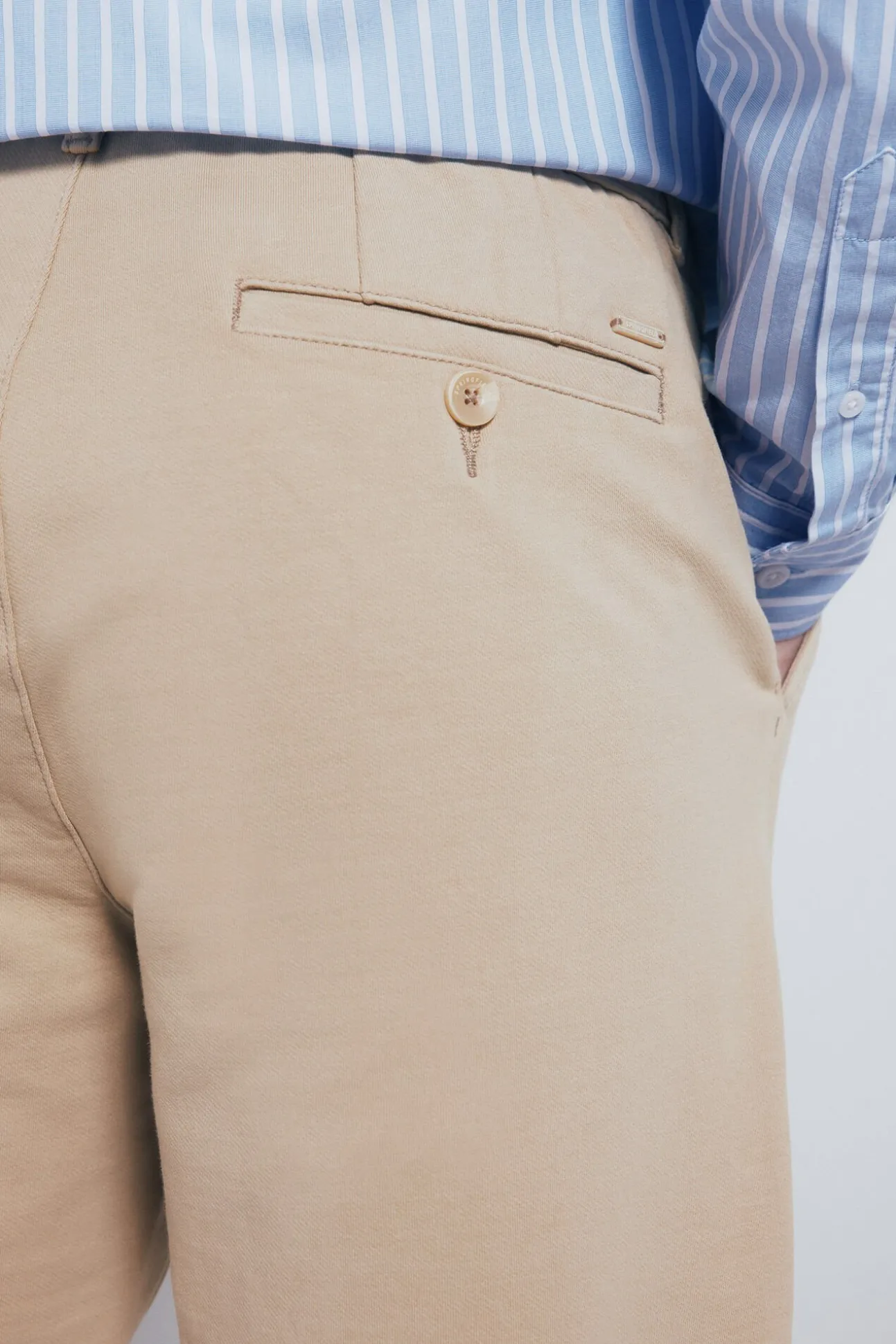 calças chino slim fit confortáveis