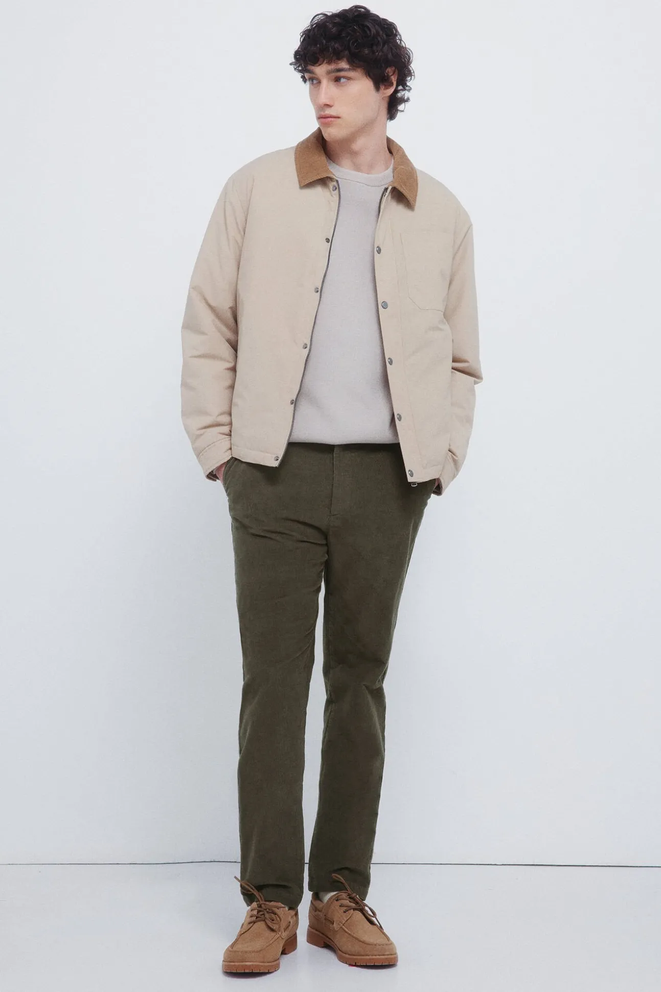 Calças chino slim fit de veludo cotelê micro