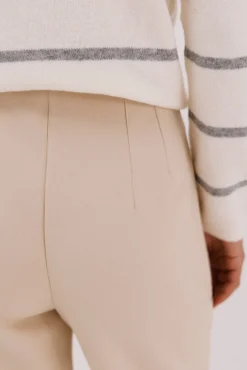 Calças com zíper