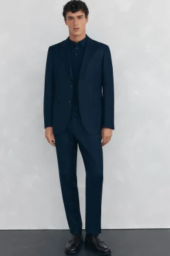 Calças estilo olho de pássaro, com modelagem slim fit e bielástica