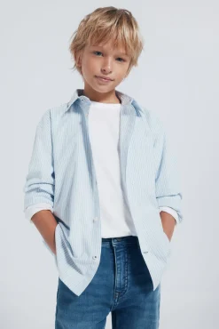 Camisa azul listrada fina para menino