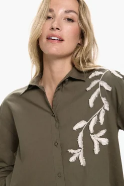 Camisa bordada de algodão orgânico