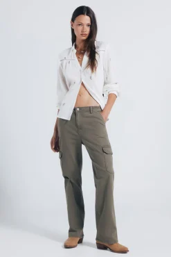 Camisa bordada em renda