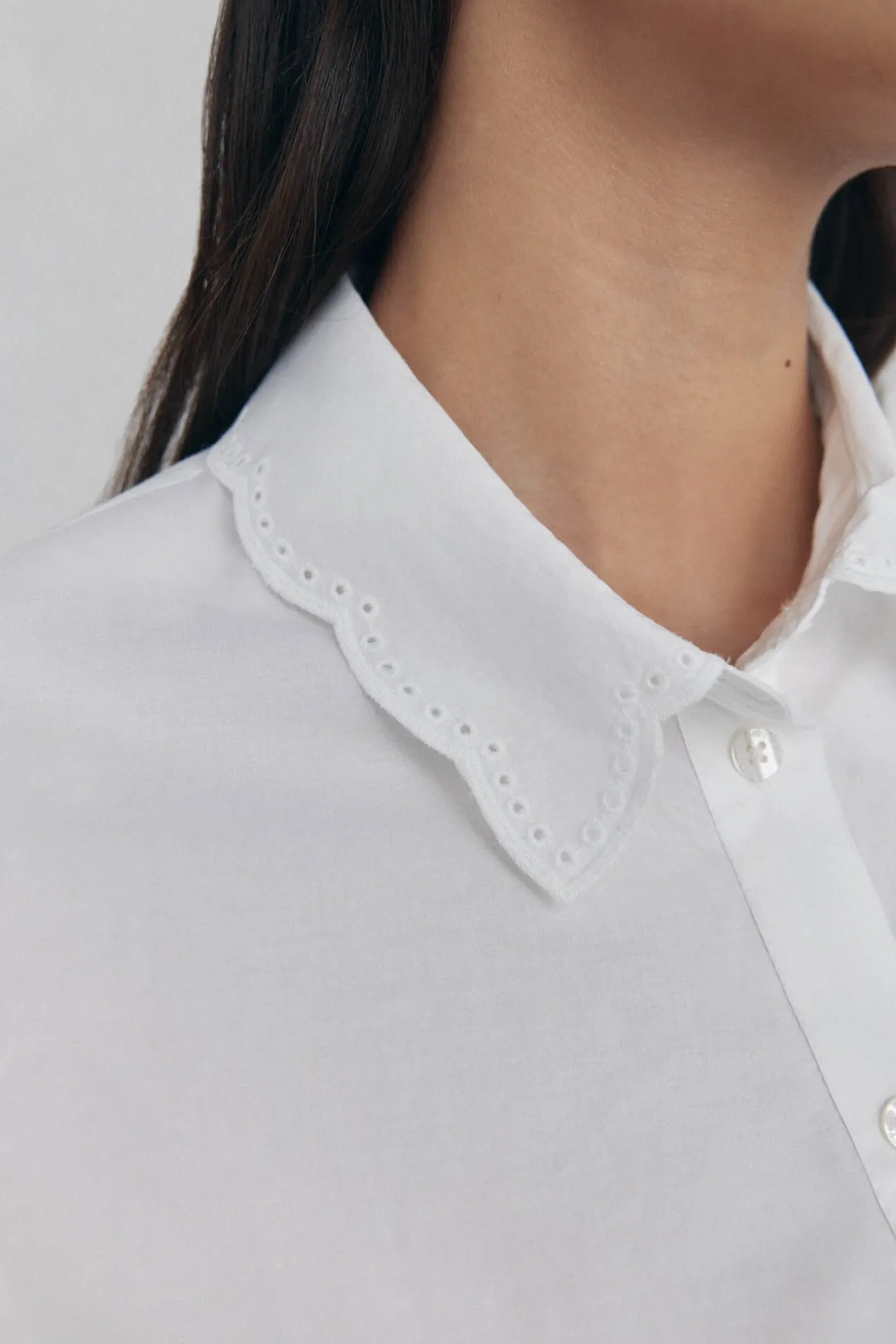 Camisa bordada lisa