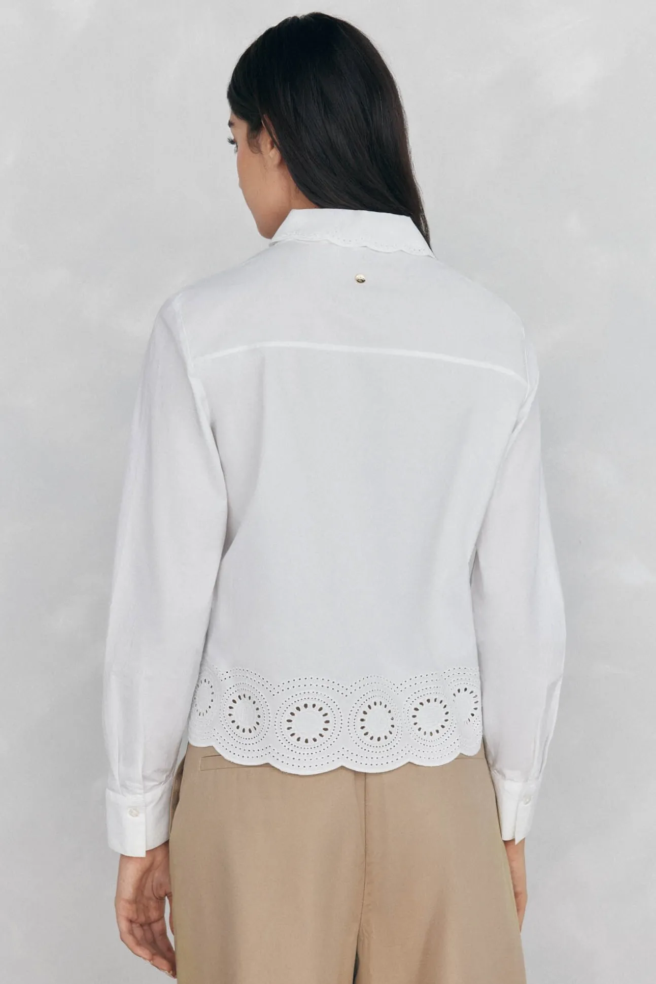 Camisa bordada lisa