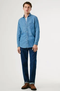 Camisa clássica ajustada.
