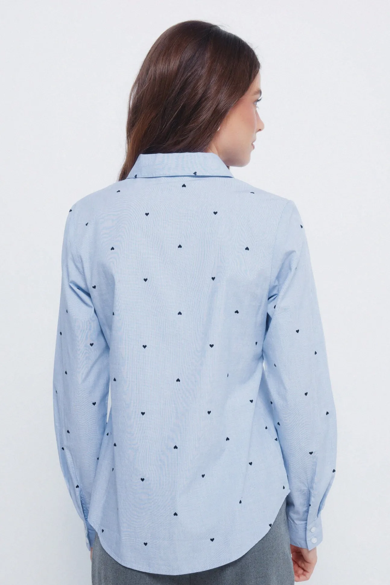 Camisa com detalhes bordados