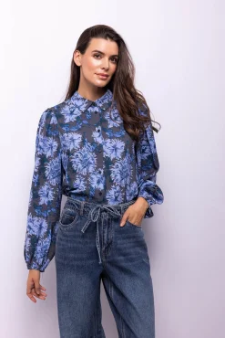 Camisa com estampado de flores