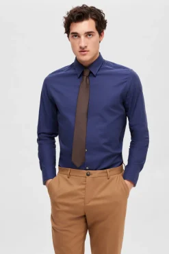 Camisa de algodão orgânico Slim Fit.