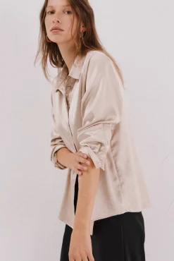 Camisa de cetim brilhante