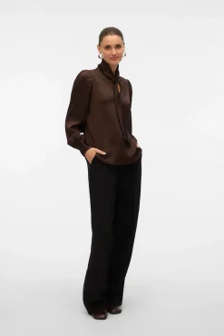 Camisa de cetim com laçada laço