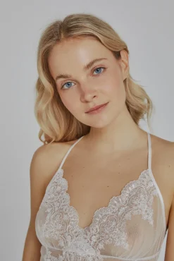Camisa de dormir Ivette Bridal de cetim com tanga em branco